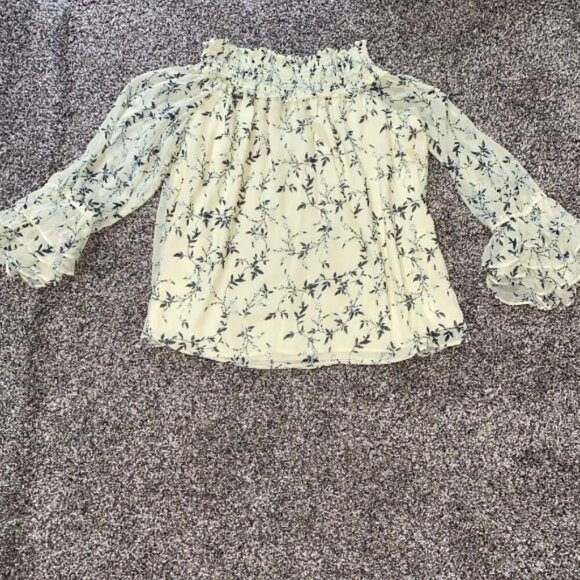 Cece Ruffle Off Shoulder Top - Picture 3 of 8